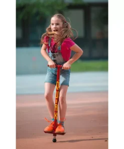 QU-AX Pogostick rood in gebruik