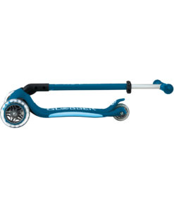 Globber Primo Plus opgevouwen om mee te nemen